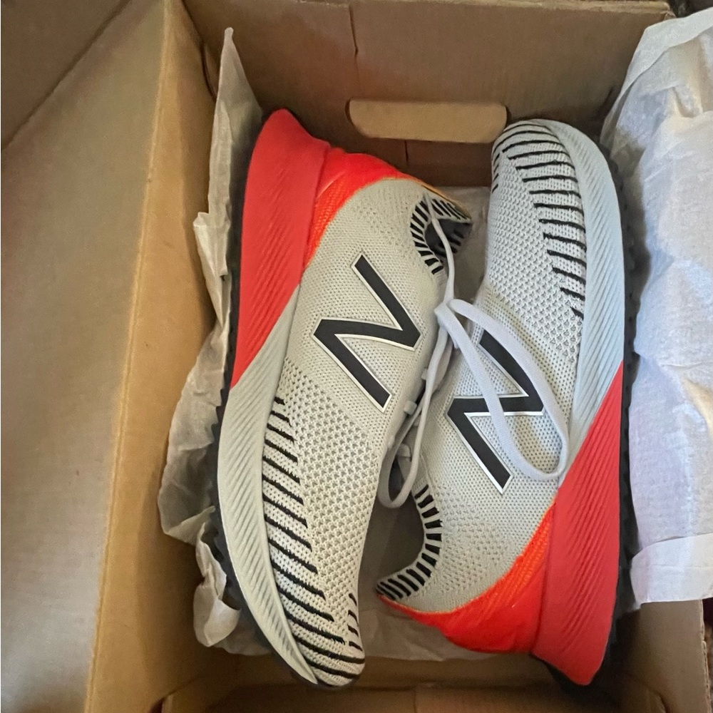 NEW BALANCE MENS FUEL CELL RUNNING 11.5
